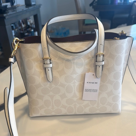 Coach Cream Shoulder Bag with Luxurious Finish - Picture 2 of 2
